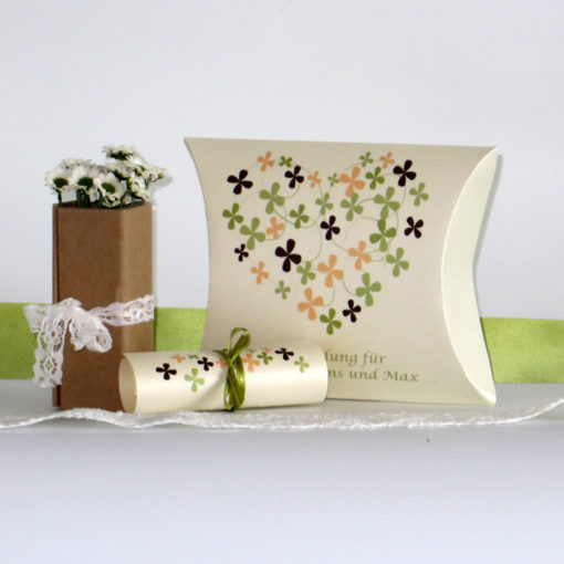 Hochzeitseinladungsbox "Blumenherz" braun&grün&apricot