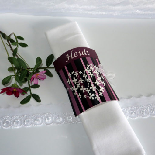 Tischkarte "Blumenherz" aubergine