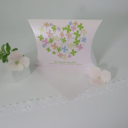 Hochzeitseinladungsbox "Blumenherz" bunt