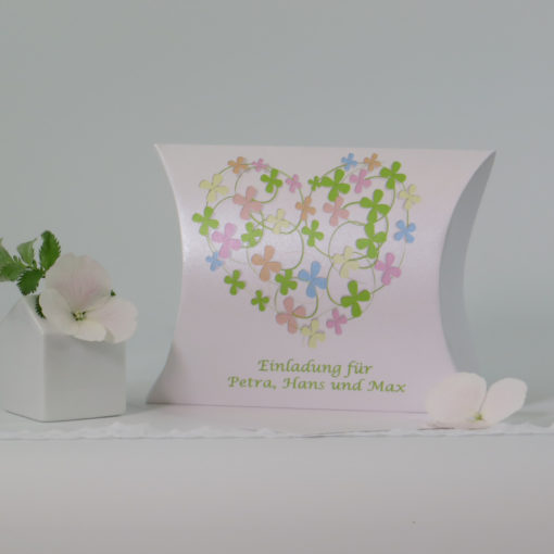 Hochzeitseinladungsbox "Blumenherz" bunt