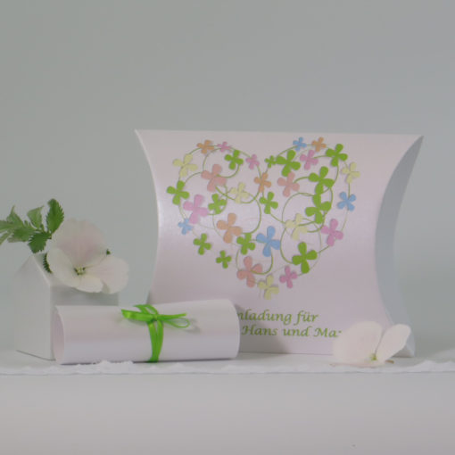 Hochzeitseinladungsbox "Blumenherz" bunt