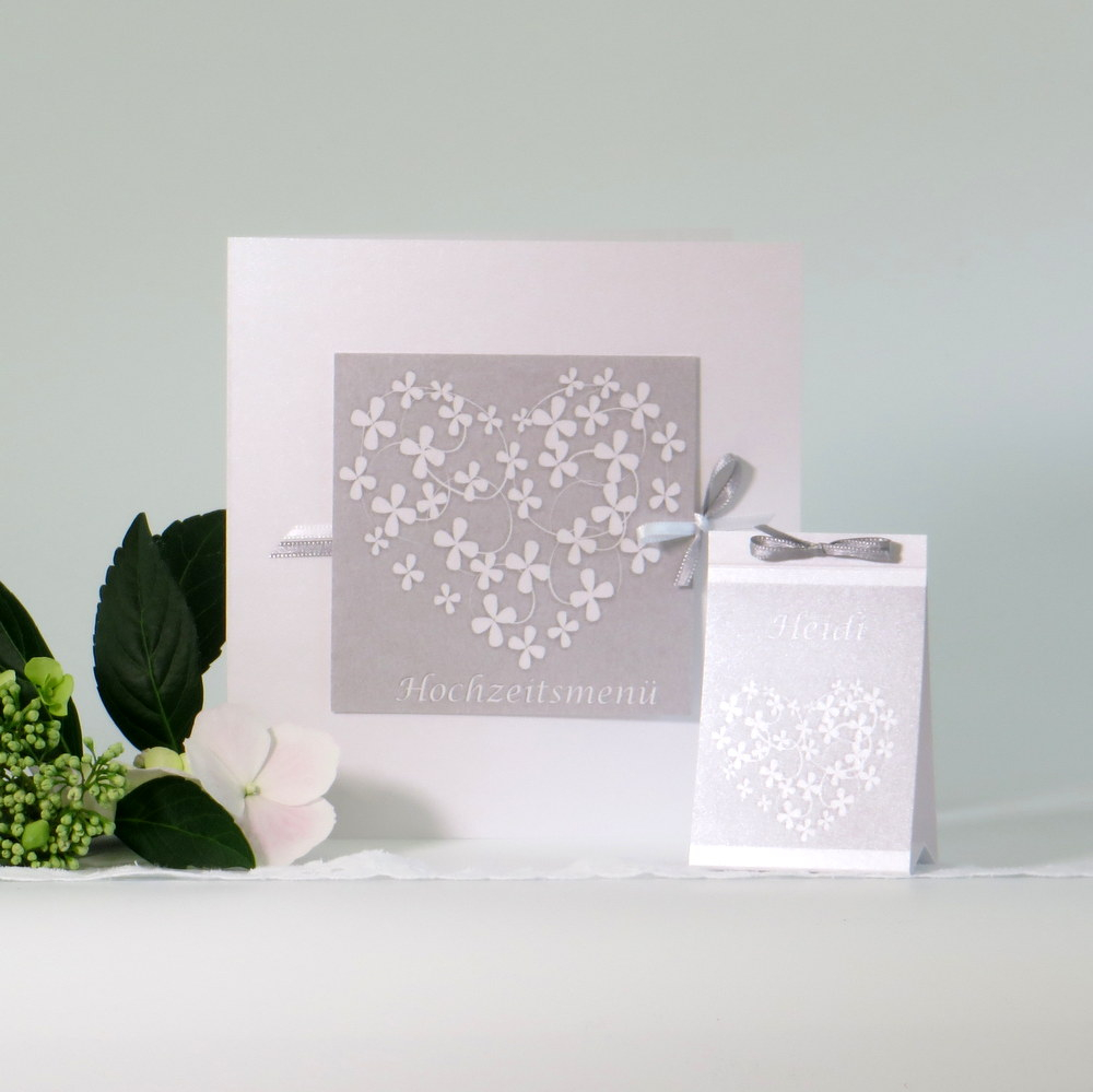 Tischaufsteller "Blumenherz" grau&weiß Tischaufsteller "Blumenherz" grau&weiß