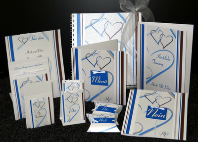Topaktuelle Karten und Kartonagen mit Herzen in blau und braun. Topaktuelle Karten und Kartonagen mit Herzen in blau und braun.