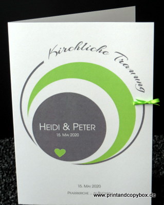 Liedheft für eine Hochzeit mit Kreisen in grün und grau. Liedheft für eine Hochzeit mit Kreisen in grün und grau.