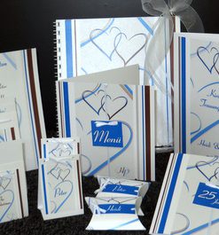 Papeterie für eine Silberhochzeit in trendigem blau und braun.
