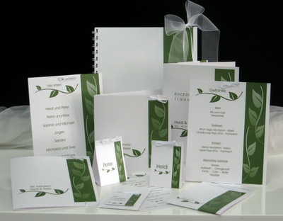 Tolle Hochzeitskollektion aus weißem Glanzkarton, die ein tolles Blätterdesign hat Tolle Hochzeitskollektion aus weißem Glanzkarton, die ein tolles Blätterdesign hat
