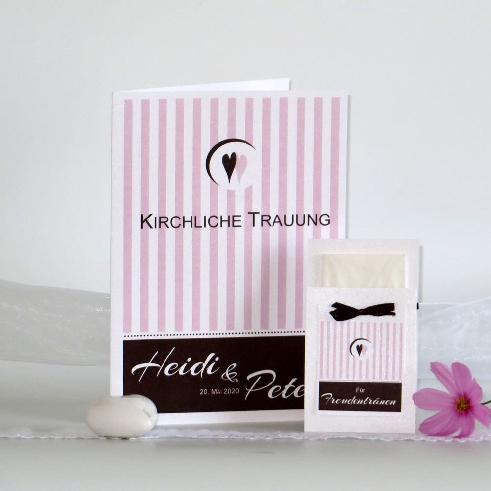 Mit kleinen Herzen und Streifen in zartem Rosa gestaltetes Kirchenheft. Mit kleinen Herzen und Streifen in zartem Rosa gestaltetes Kirchenheft.