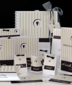 Sehr edles Hochzeitskartenset mit Streifen und Herzen in creme und braun.