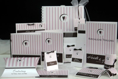 Sehr edel in Rosa und Braun gestaltete Hochzeitskarten mit Streifen. Sehr edel in Rosa und Braun gestaltete Hochzeitskarten mit Streifen.