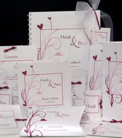 Beeindruckende Hochzeitspapeterie in strahlendem pink sowie einem einzigartigem Rankendesign