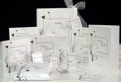 Erstklassiges Hochzeitskartenset in edlem Look von braunen Herzen und Ranken Erstklassiges Hochzeitskartenset in edlem Look von braunen Herzen und Ranken