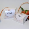 Effektvolle personalisierte Kartonagen für Gastgeschenke in apricot.
