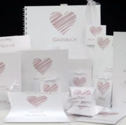 Einmalig tolle Hochzeitspapeterie in edlem Roséton mit vielen verspielten Details