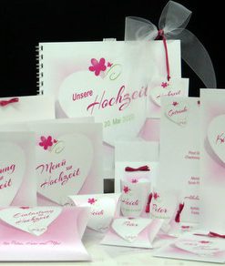 Schmucke Hochzeitskollektion in angesagtem pink und grün Herzen, Blume und Schmetterling