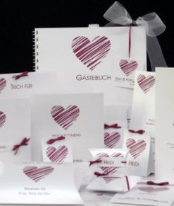 Sensationelles Hochzeitsset mit pinkem Herzmotiv und vielen weiteren Details