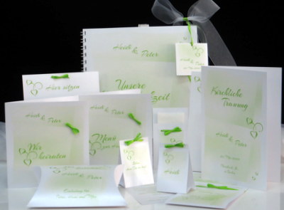Grüne Hochzeitskarten von der Save-the-Date-Karte bis zur Danksagung. Grüne Hochzeitskarten von der Save-the-Date-Karte bis zur Danksagung.