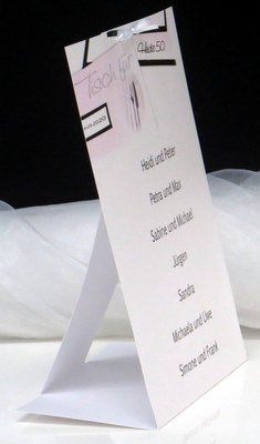 Dekorative Gruppentischkarte für eine edle Geburtstagsfeier mit Stil.
