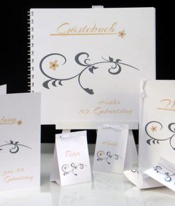 Großartiges Kartenset zum Geburtstag in apricot und grau mit Blümchen, Blättern und Ranken