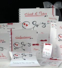 Reizende Hochzeitspapeterie in angesagtem rot und grau