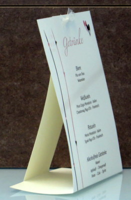 Getränkekarte mit romantischen Details in rosa und braun. Getränkekarte mit romantischen Details in rosa und braun.