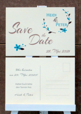 Trendige Save-the-Date-Karte mit einem blumigen Print im Vintagedesign. Trendige Save-the-Date-Karte mit einem blumigen Print im Vintagedesign.