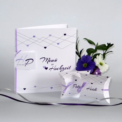 Gastgeschenk mit passender Menükarte "Farbherzen" lila Gastgeschenk mit passender Menükarte "Farbherzen" lila