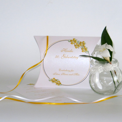 Geburtstagseinladungsbox "Blumenkranz" gelb