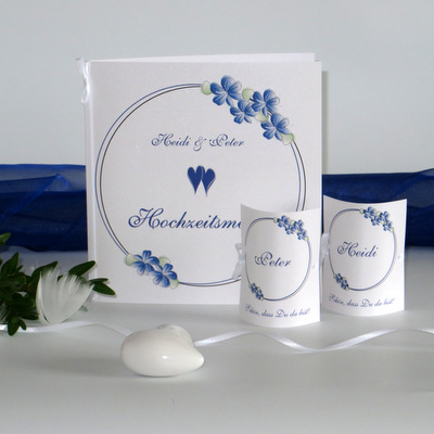 Menükarte "Blumenkranz" blau mit passenden Tischkarten Menükarte "Blumenkranz" blau mit passenden Tischkarten