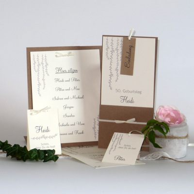 Kartenset mit der Geburtstagstischkarte "Botanik" taupe Kartenset mit der Geburtstagstischkarte "Botanik" taupe