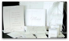 Stilvolle Hochzeitseinladung in weiß-braun