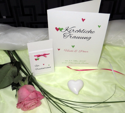 Hochzeitskarten mit Herzen in pink und grün