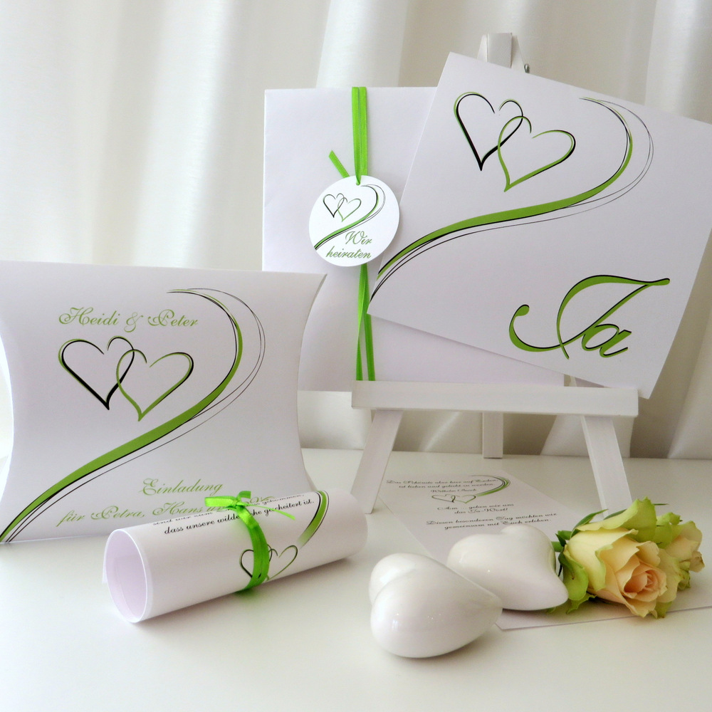 Stilvolles, modernes Hochzeitskartenset mit grünen Herzen.