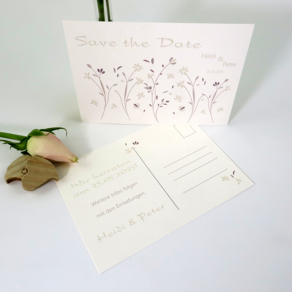 Save the Date Karten mit Blumendesign in braun und creme aus Naturkarton.