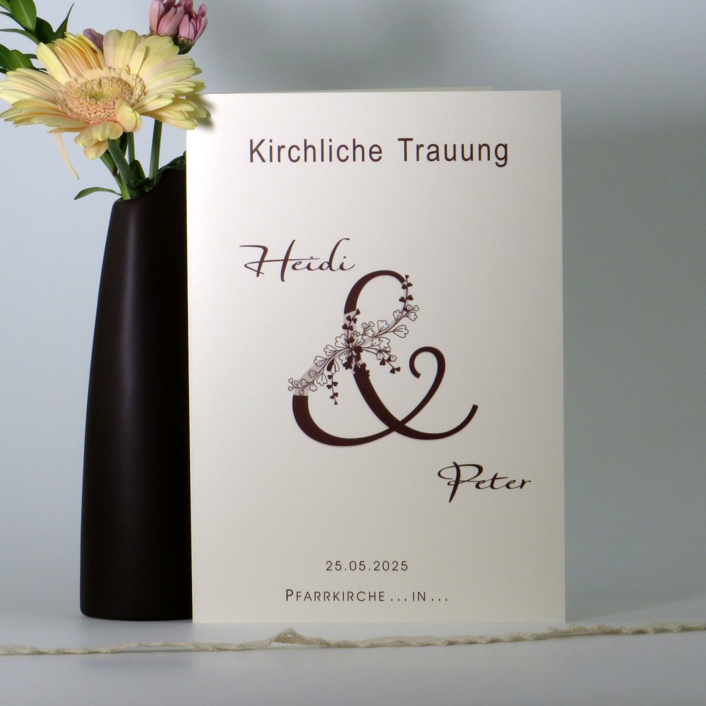 Modernes Kirchenheft in braun und creme mit trendy Und-Zeichen.